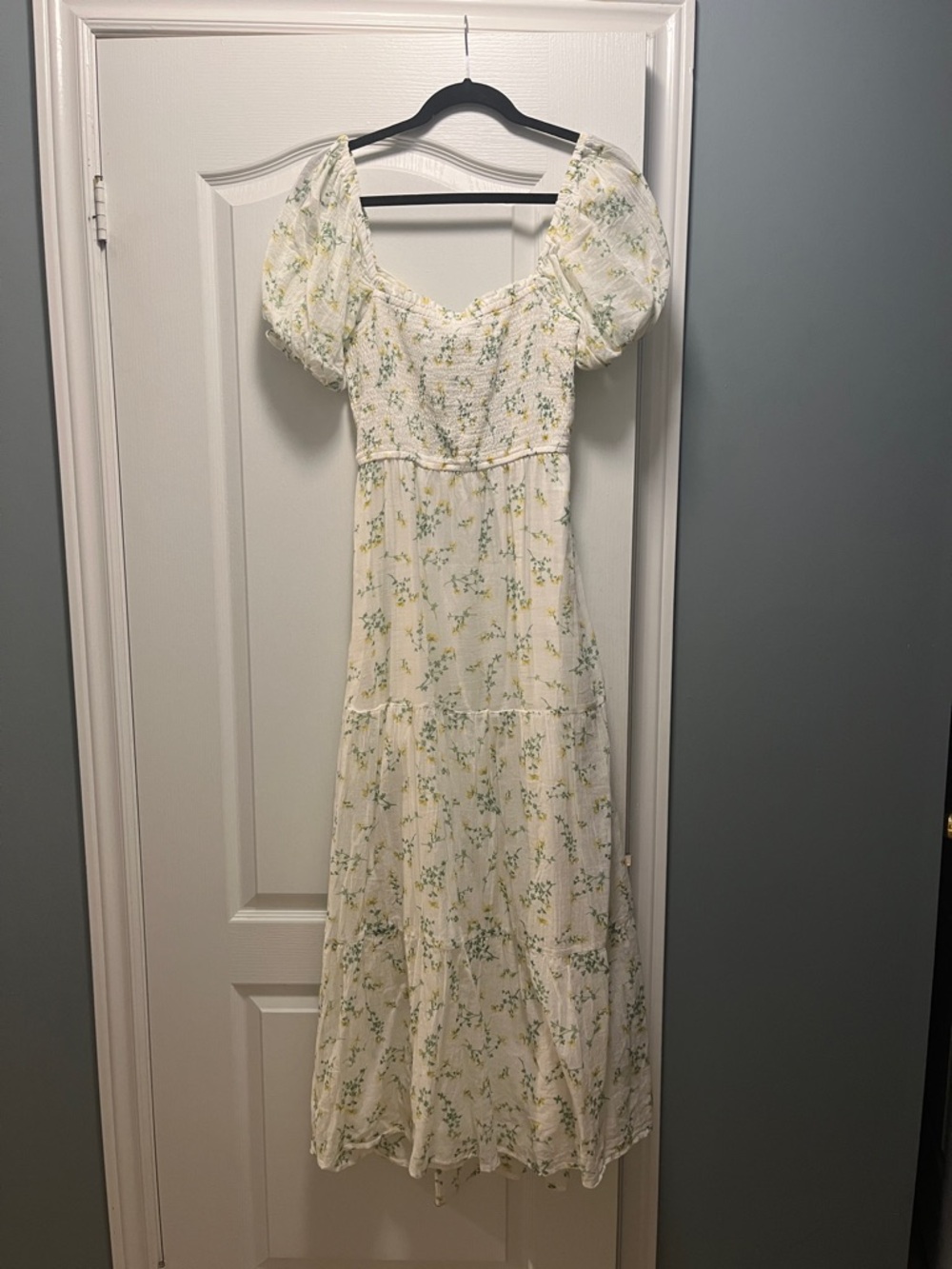 Cream Floral Puff-Sleeve Maxi Dress
